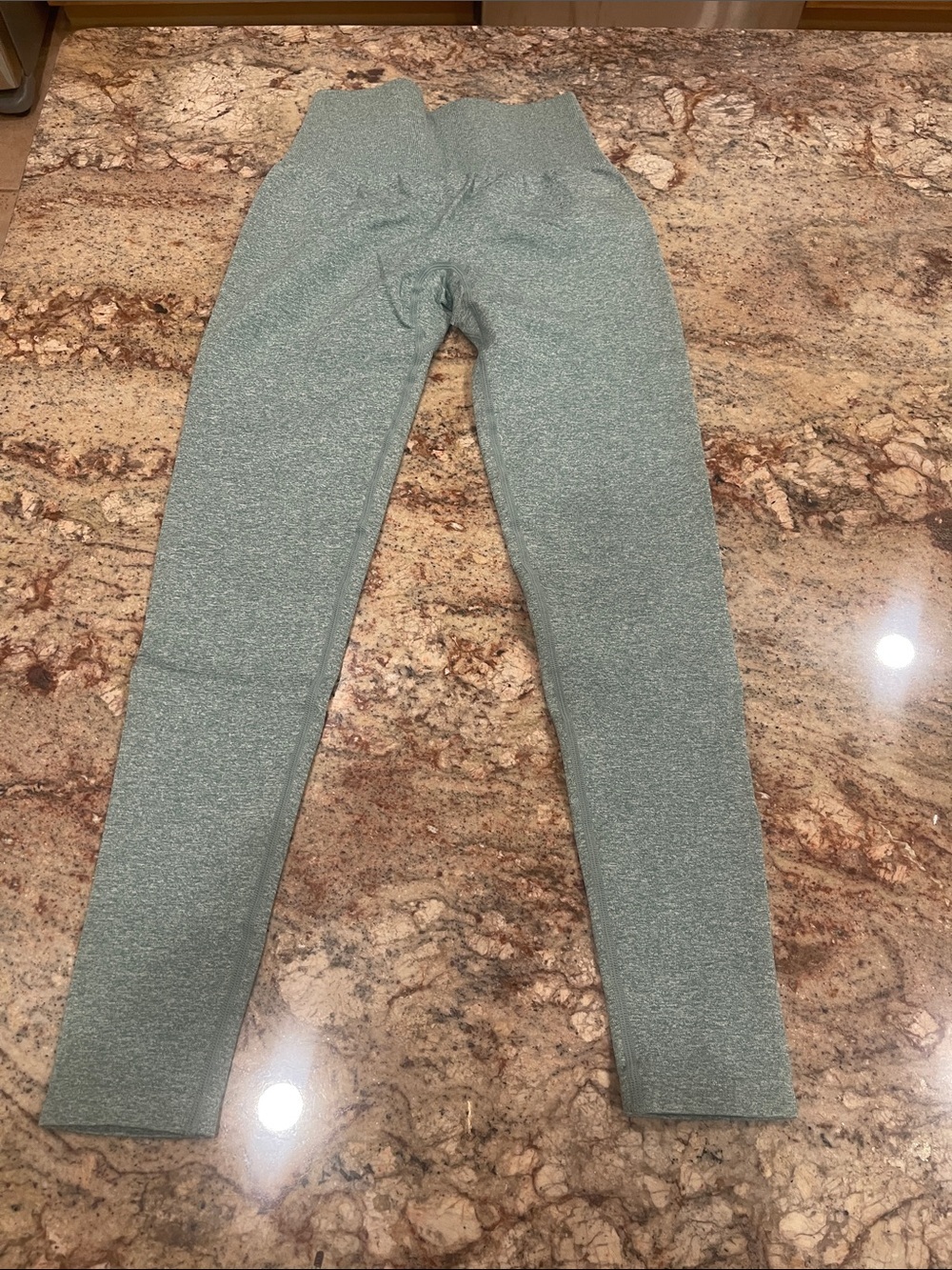 NVGTN Sage Green Scrunch Seamless Leggings S:S - Picture 4 of 8